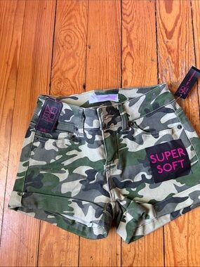 No Boundaries Green Camo Super Soft Women's Jean Shorts